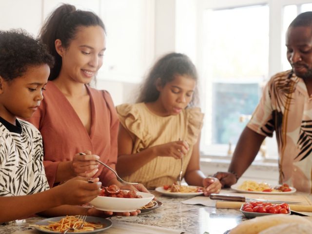 Planifier les repas de la semaine pour une famille à petit budget